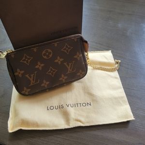 Louis Vuitton Mini Pochette in Monogram